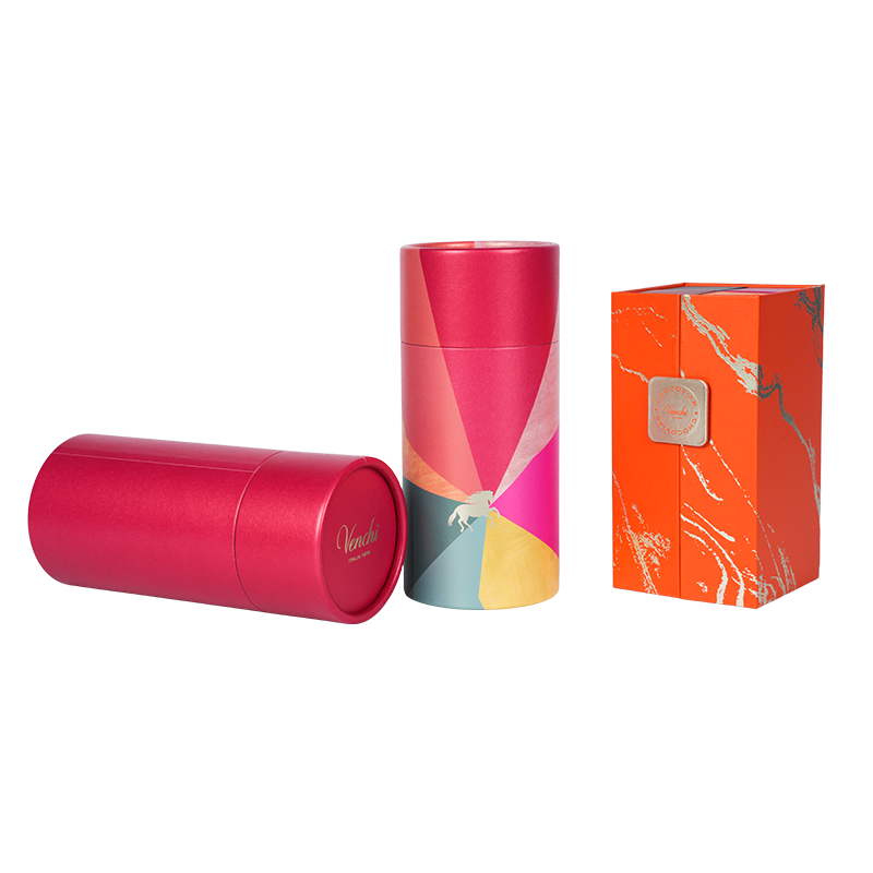 Kotak coklat bundar dengan tutup angkat yang kaku (langit dan bumi).