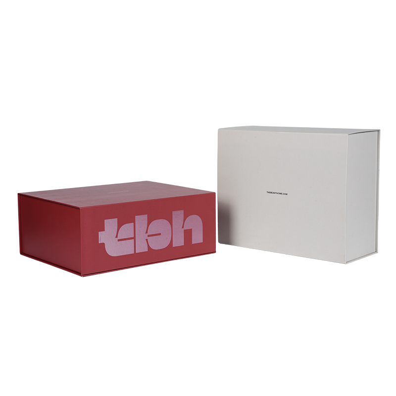 Kotak pakaian dengan tutup atas dan bawah yang kaku